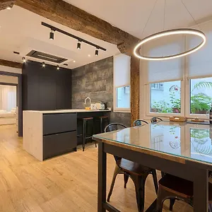 https://moderno-y-lujoso-en-el-historico-casco-viejo.bilbaohotelsspain.com